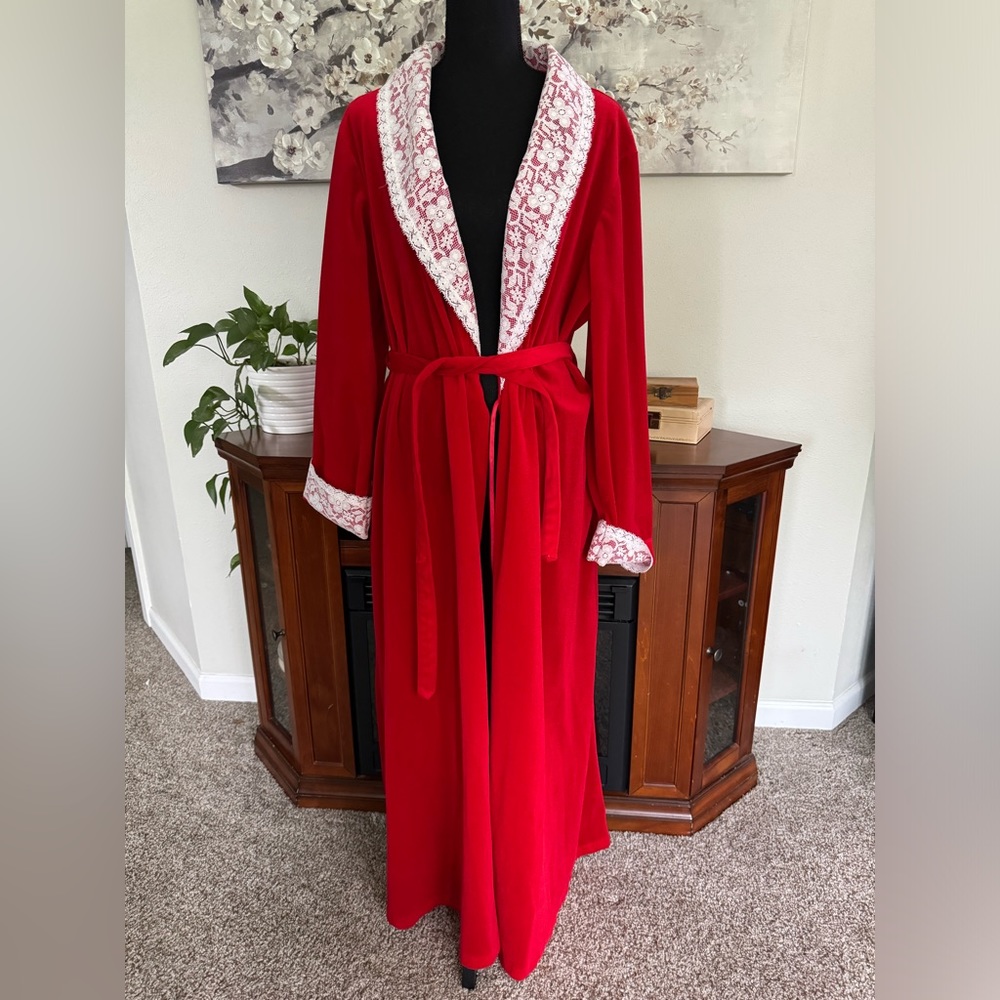 Vintage Women's 1970 Pinehurst Lingerie Red Robe with White Lace - Size XL